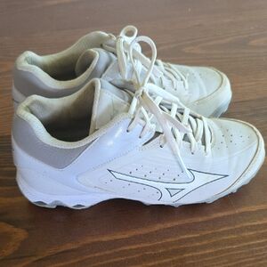 Mizuno White and Gray Sports Shoes